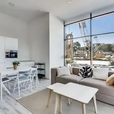 Apartment Skyline With Pool - Floor 26 - Free Parking *